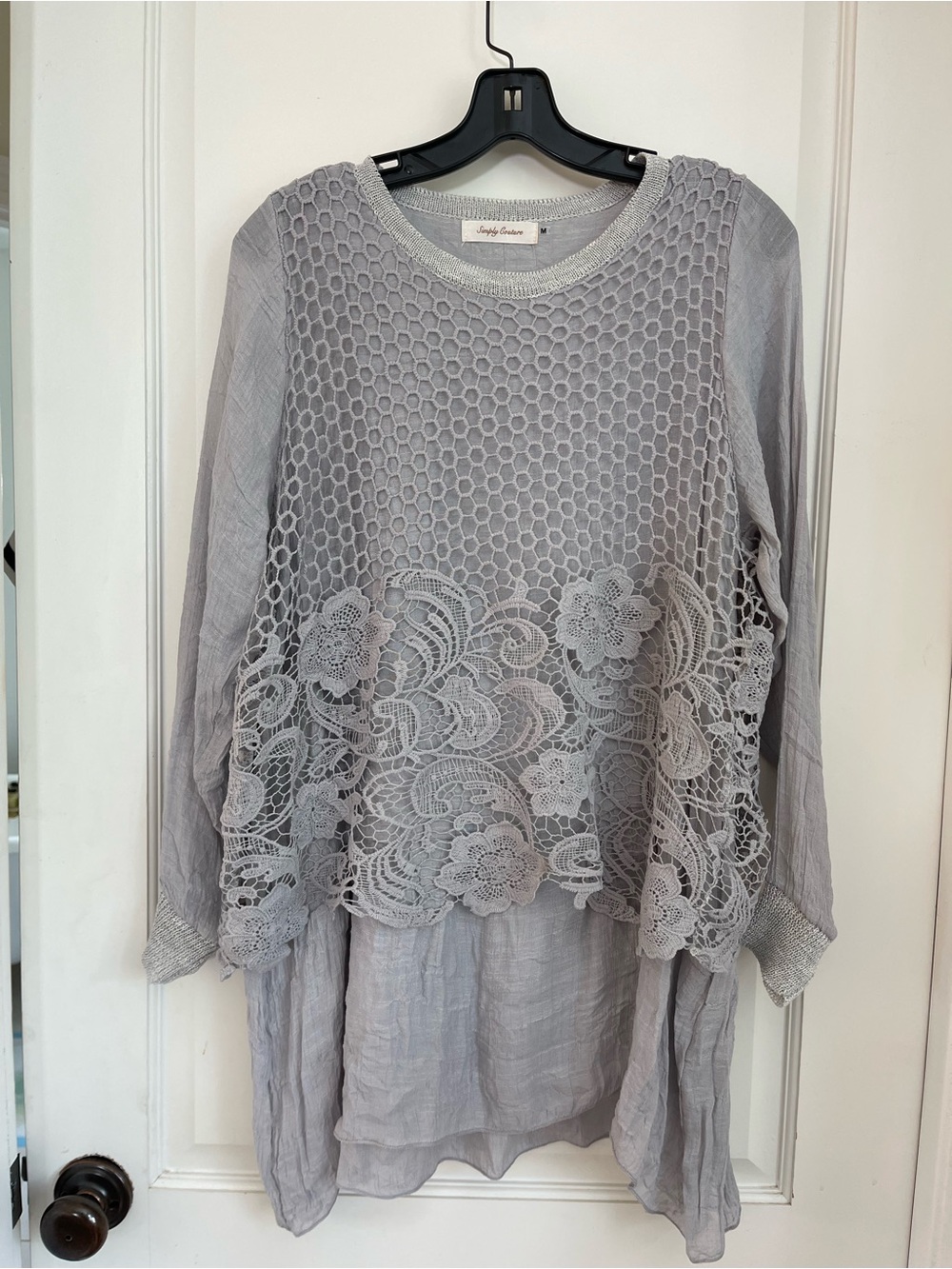 Simply Couture Gray Crochet Lace Long Sleeve Tunic size M